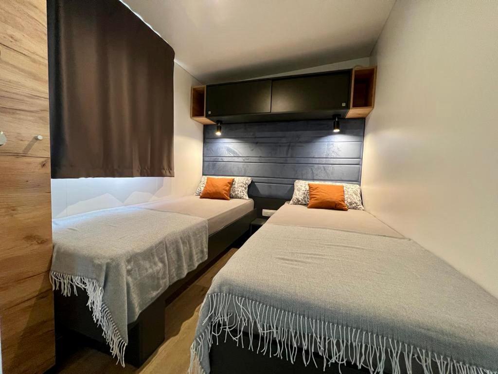 Villa Family Grand De Luxe Mobilhome Selce Esterno foto