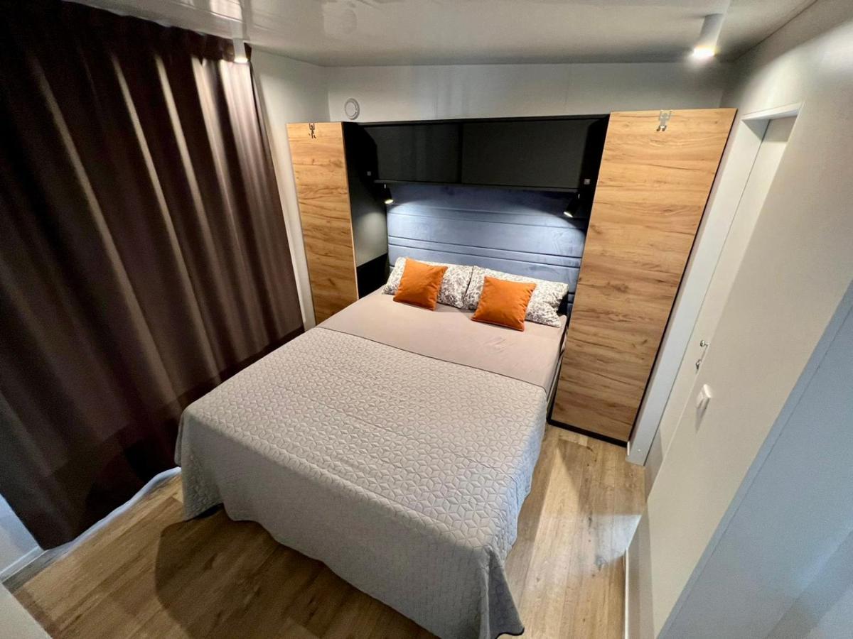 Villa Family Grand De Luxe Mobilhome Selce Esterno foto