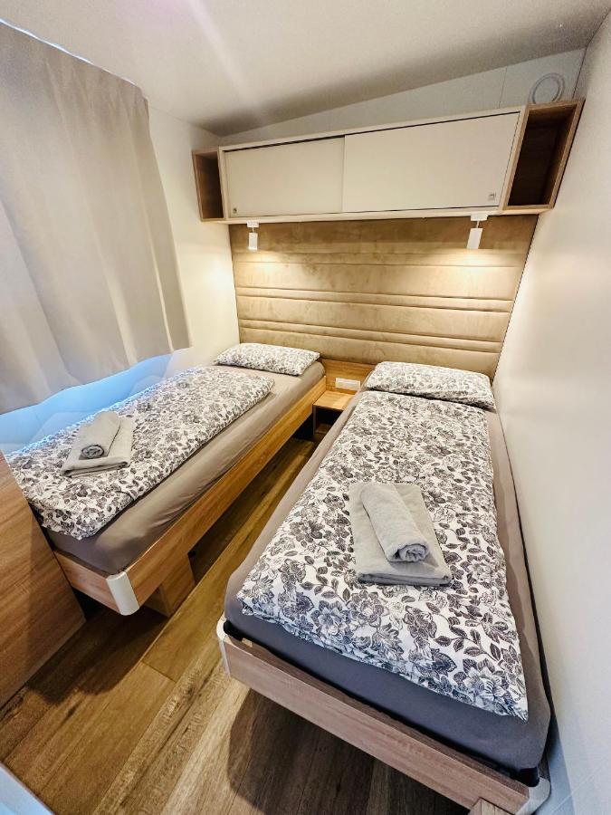Villa Family Grand De Luxe Mobilhome Selce Esterno foto