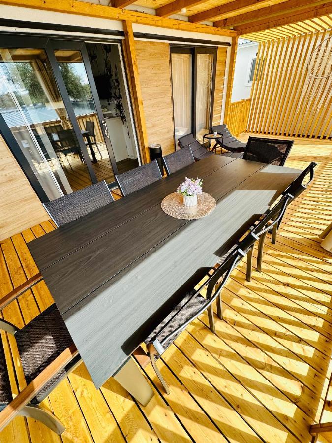 Villa Family Grand De Luxe Mobilhome Selce Esterno foto